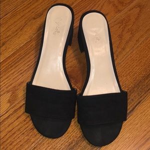 Sandals with wide heel